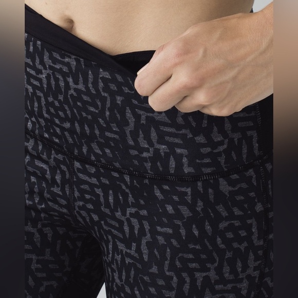 🍋Lululemon Running In The City 7/8 Tight *Full-On Luxtreme - Picture 7 of 14